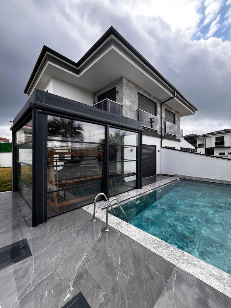 İzmir Giyotin Cam Kış Bahçesi